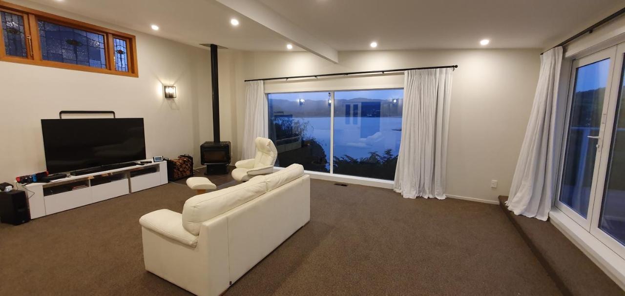 Whitby Sea View Apartment Porirua Luaran gambar